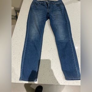 Old Navy super skinny ankle mid rise jeans. Perfect condition
